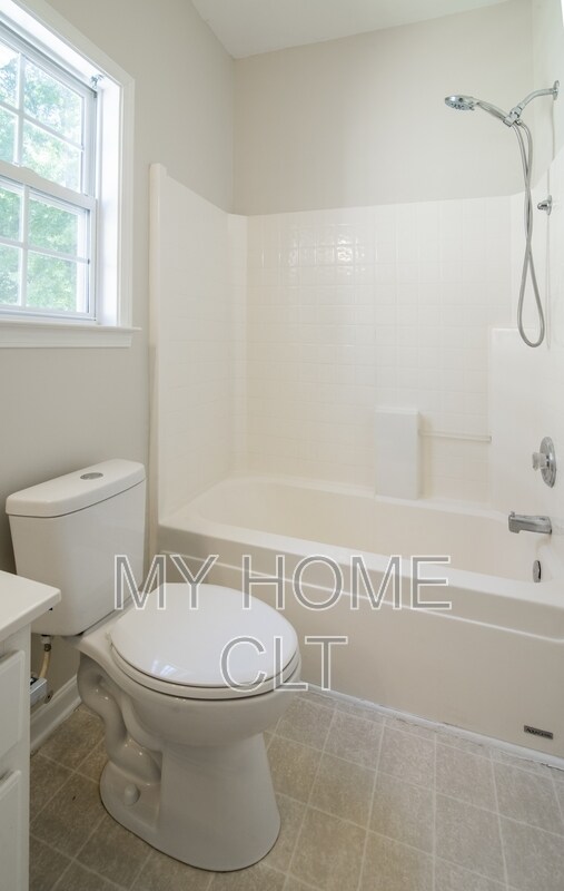 Building Photo - 15012 Rothesay Dr