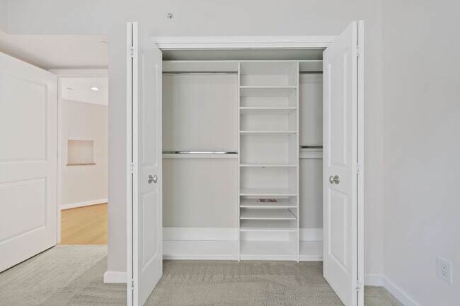 Building Photo - Modern 2br/2ba at Navy Yard