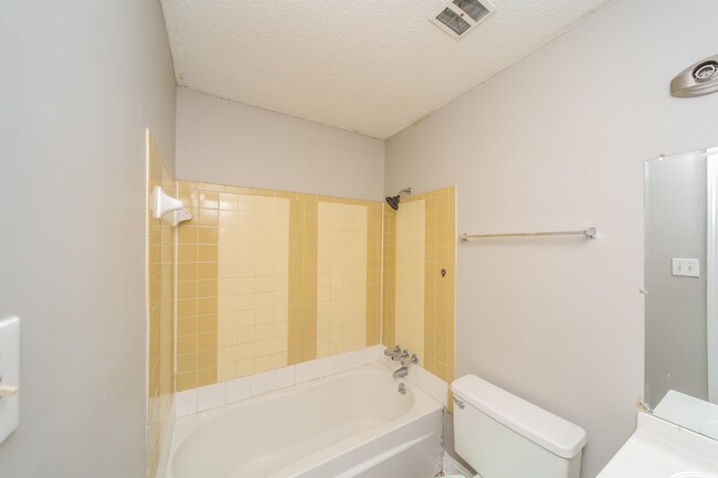 Building Photo - 5722 Ballenmoor Dr