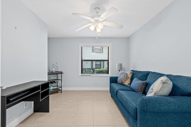 Building Photo - 1001 Sabal Ridge Cir