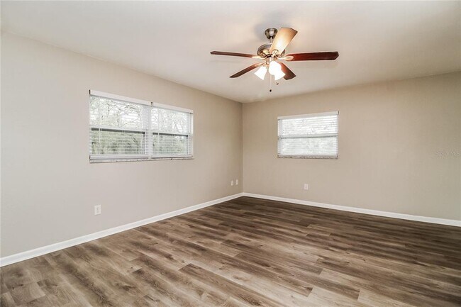 Building Photo - 701 Palm Springs Dr