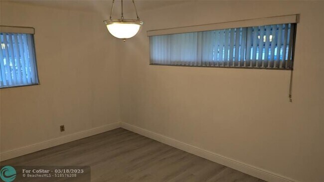 Building Photo - 2080 SW 38th Ave