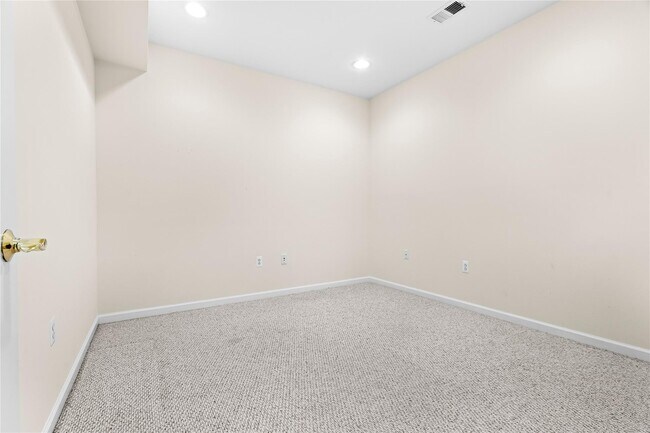 Building Photo - 24 N De Baun Ave