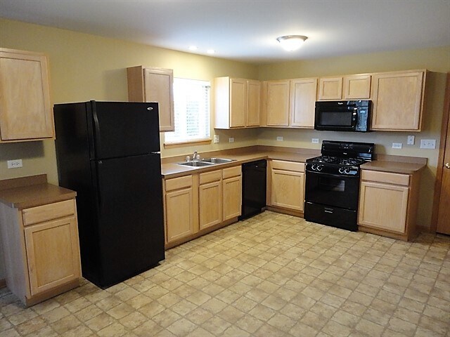 Building Photo - 1757 Ivy Ln