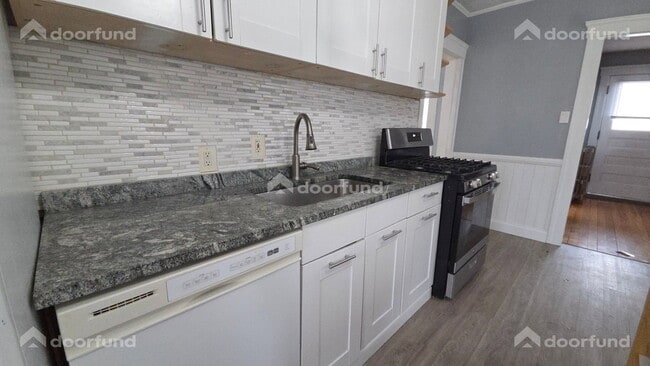 Building Photo - 121 Delmont Ave