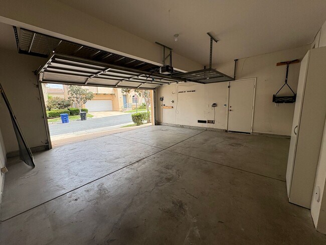 Building Photo - Stunning Home in a Desirable Gated Community