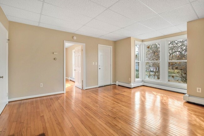 Building Photo - 15 Myrtle Ave