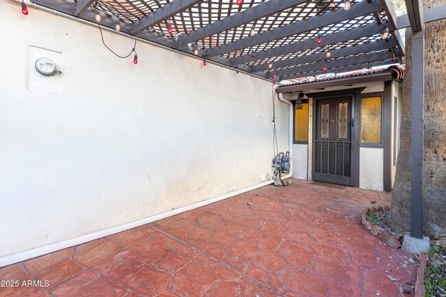 Building Photo - 922 W Mission Ln