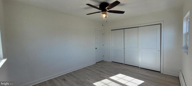 Building Photo - 3 W Park Ave