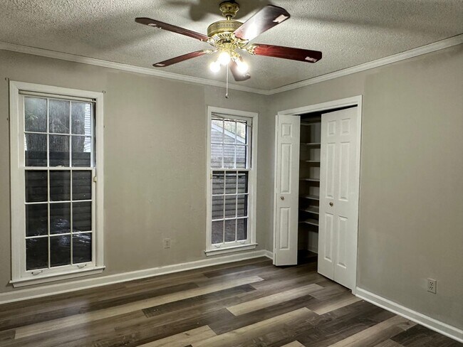 Building Photo - 8588 Kettering Dr