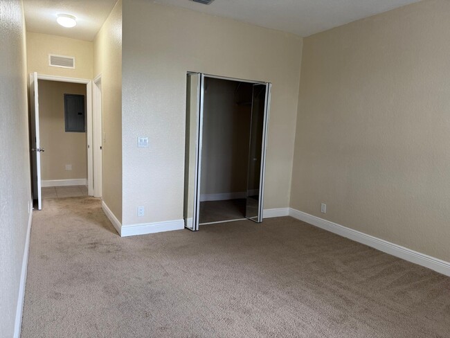 Building Photo - 3569 Forest Hill Blvd