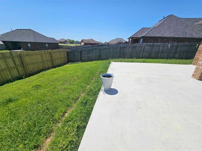 Building Photo - 6 NE Summerwood Dr