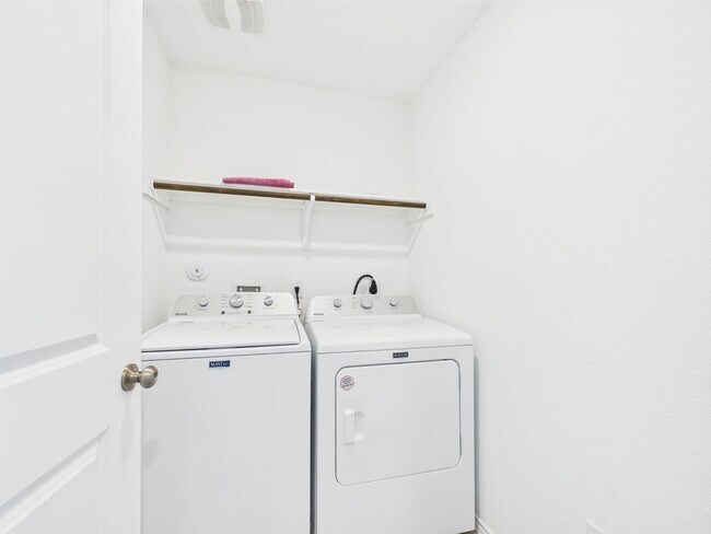 Building Photo - Comfortable and Functional 3 Bedroom, 2 Bathroom Home