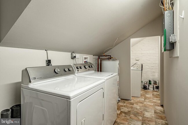 Building Photo - 222 3rd Ave