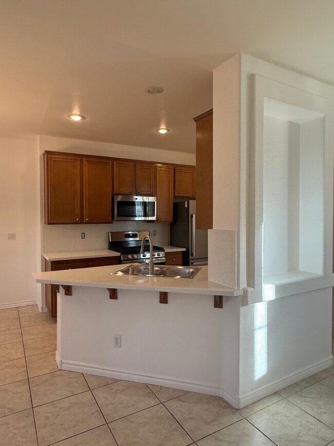 Building Photo - 985 Prestwick St