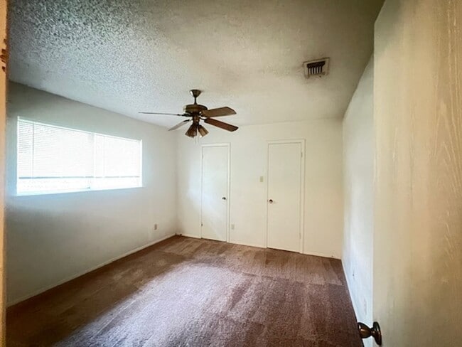 Building Photo - 2013 Dickens Dr