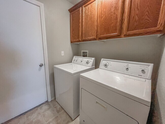 Building Photo - 6552 Playa De Carmen Way