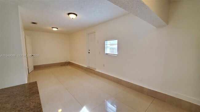 Building Photo - 2124 Scott St