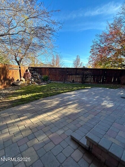 Building Photo - 5353 Desert Peach Dr