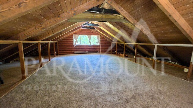 Building Photo - Spacious Log Home with Acreage!