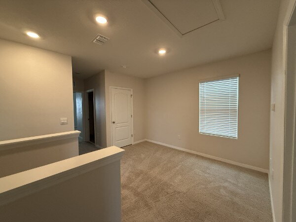 Building Photo - Large 4 Bedroom/2.5 Bathroom Home in Thompson Grove