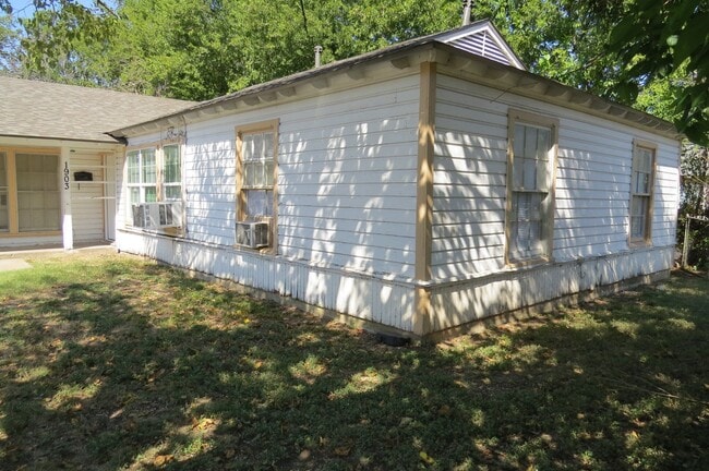 Building Photo - 1903 Duncan Ave