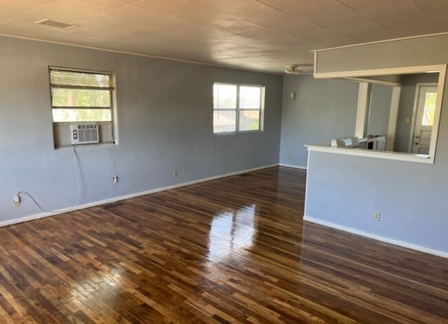 Building Photo - 22nd Street Duplex