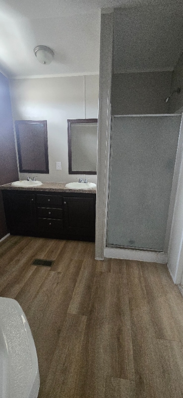 Building Photo - 1120 N Vista Dr