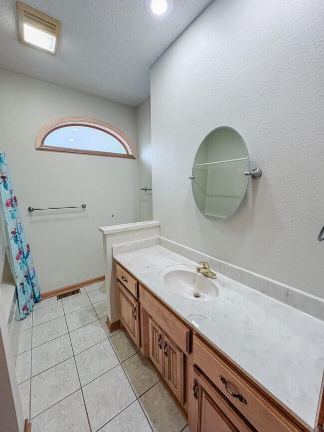 Building Photo - 27 Cadiz Ln