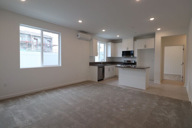 Building Photo - 1713 River Vis