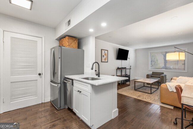 Building Photo - 100 Biscayne Dr NW