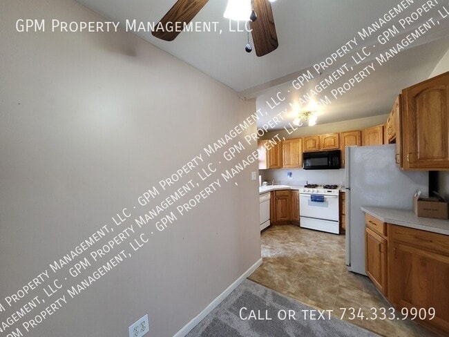 Building Photo - 832 Hudson St