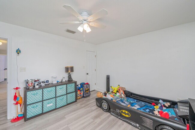 Building Photo - 6100 Saddle Horse Ln