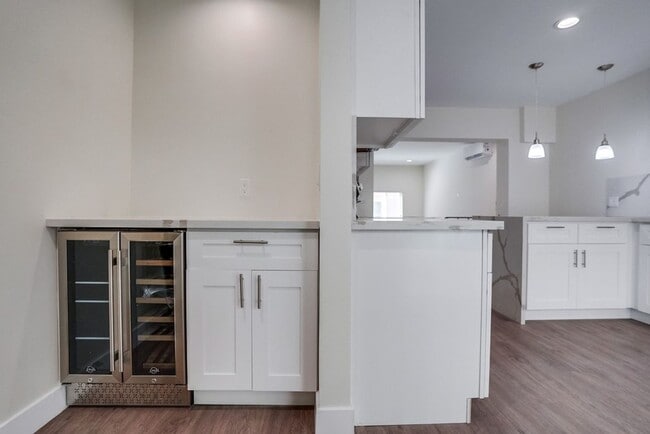 Building Photo - 441 W Queen St