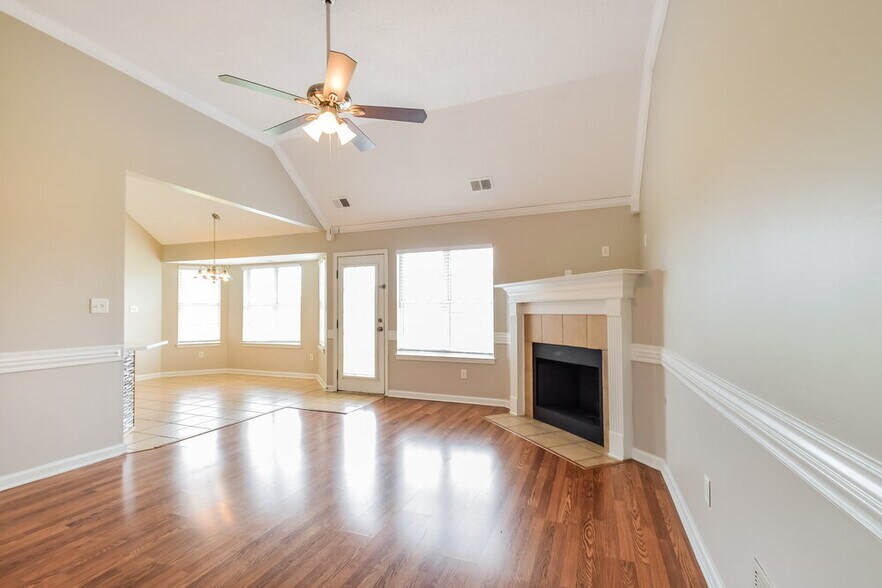 Building Photo - 8359 Olivia Ln