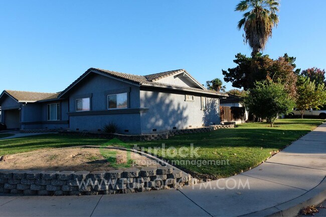 Building Photo - 660 Hillsdale Dr