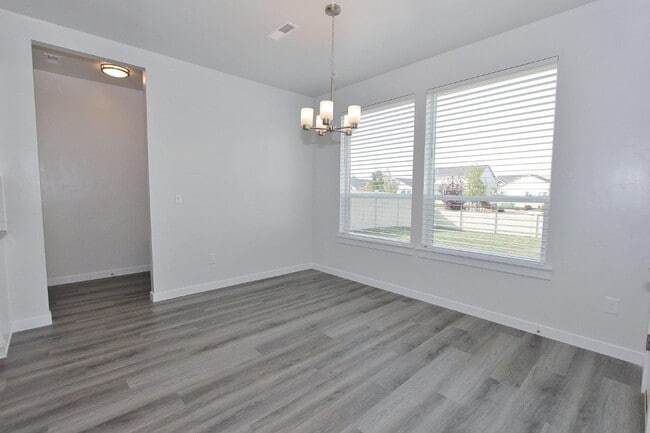 Building Photo - Immaculate & Spacious home in West Meridian