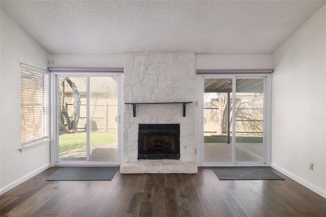 Building Photo - 4500 Sarasota Dr