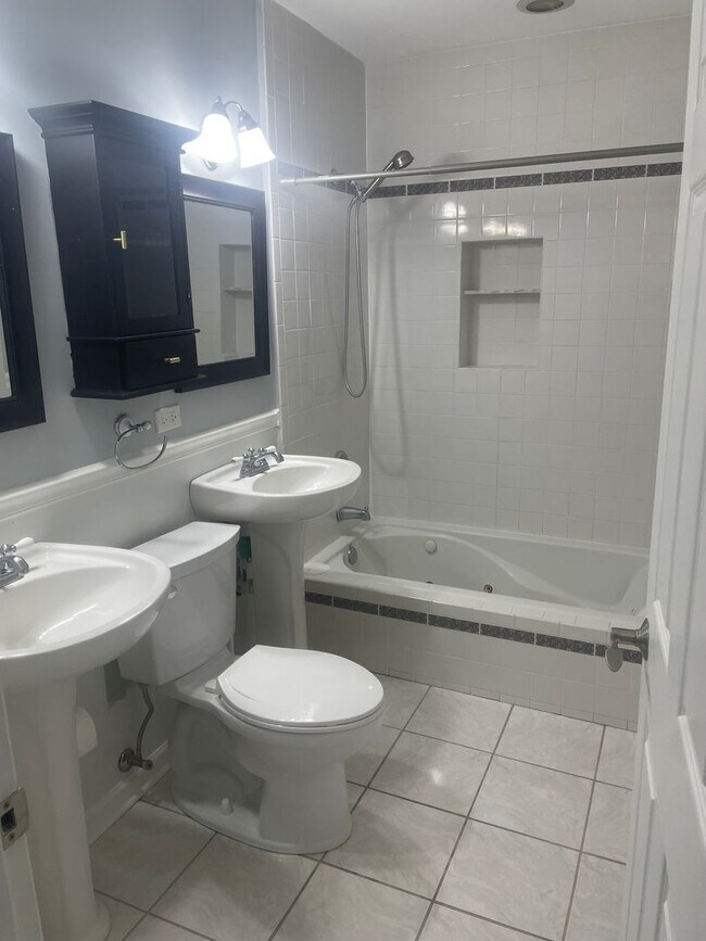 Building Photo - 2/2 HOME FOR RENT ONLY 1800$