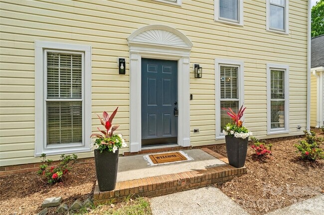 Building Photo - 6600/6602 Porterfield Road Unit