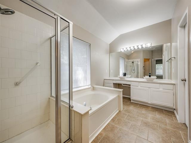 Building Photo - 734 Winding Oak Bend
