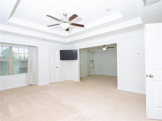 Building Photo - 4865 Alexandria Ave