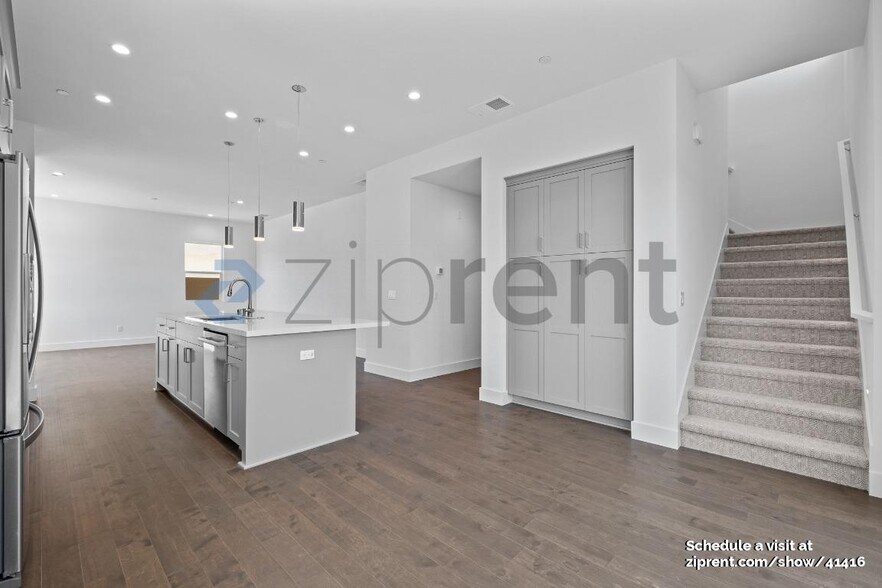 Building Photo - 121 Quicksilver Ct
