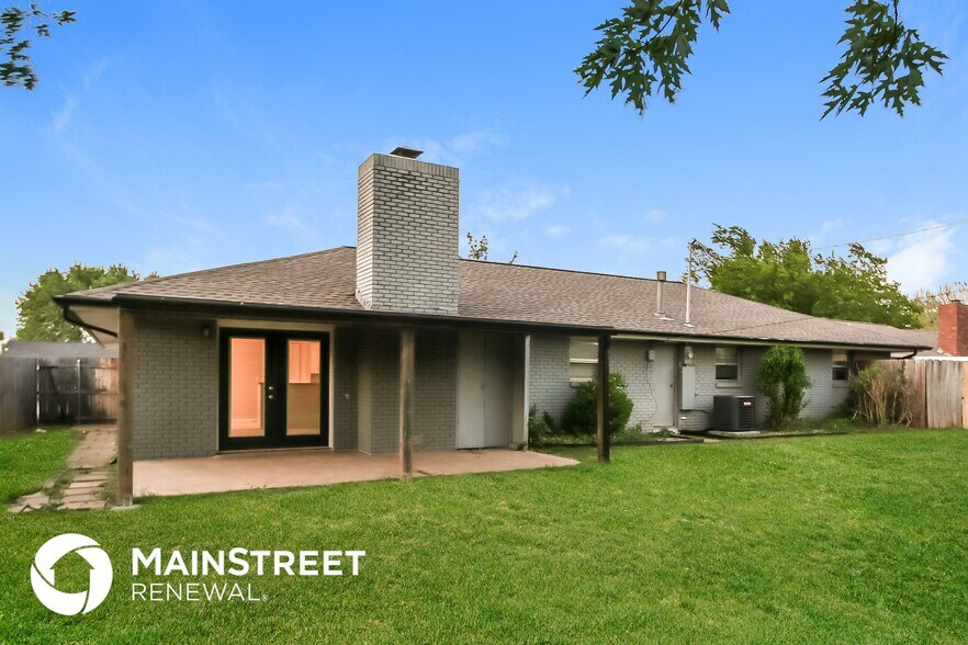 Building Photo - 2520 NW 111th St