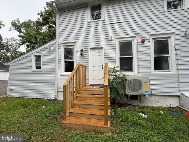 Building Photo - 42 N Cove Rd