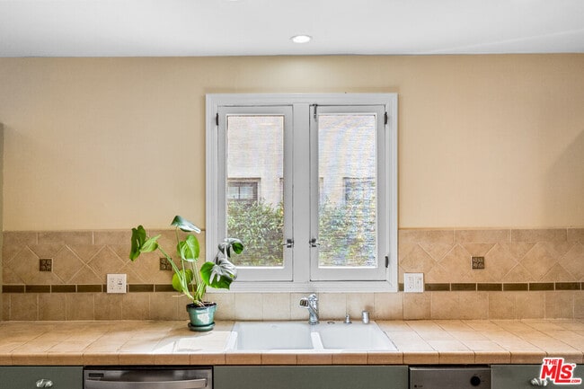 Building Photo - 650 S Gretna Green Way