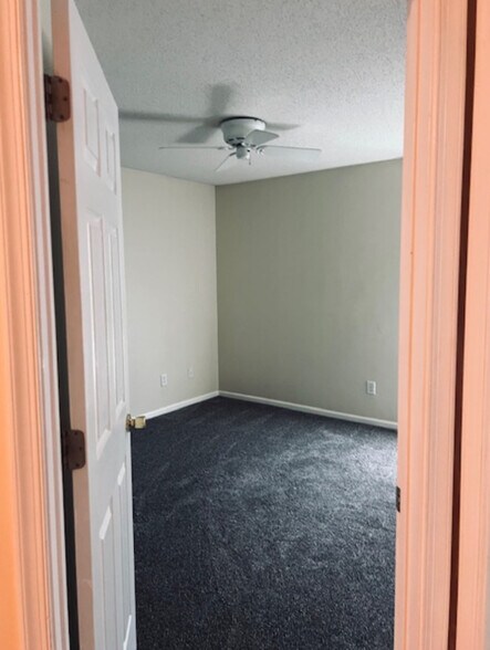 Building Photo - 861 Royal Grove Ct