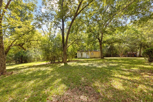 Building Photo - Charming and Renovated 3 Bedroom, 1 Bath H...