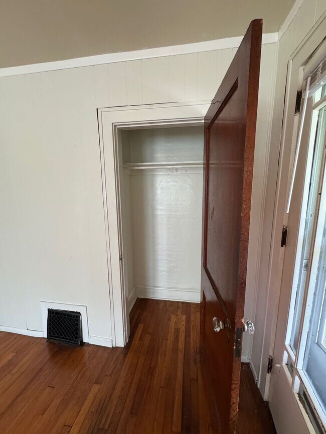 Building Photo - West AVL - Two Bedroom Bungalow Just off H...