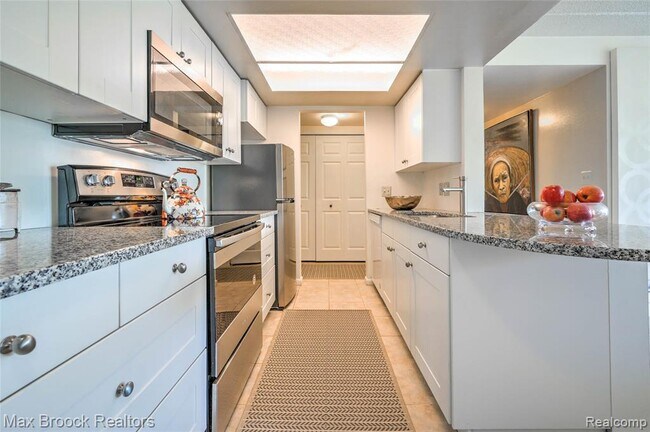 Building Photo - 35300 Woodward Ave